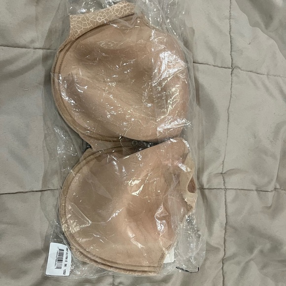 Chantelle C Magnifique Seamless Contour Minimizer - Picture 1 of 6